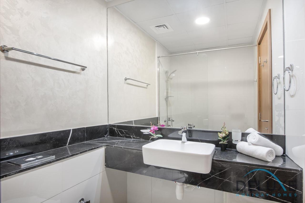 Intimate Studio At Millennium Binghatti Residence Business Bay By Deluxe Holiday Homes Дубай Экстерьер фото